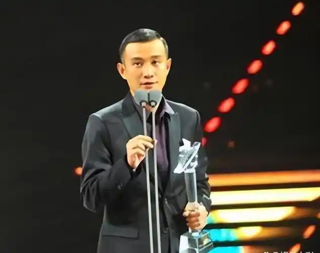 没想到汪峰新恋情沾光的竟是马伊琍,森林北到底还是"被淘汰了"