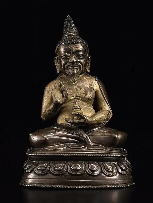 上的国王","吉祥成自在精进贤",又被称为"甲桑朱古",意为"铁桥活佛"