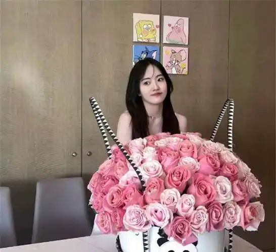 阿水女友登热搜似每年光送花至少15万观众比我一年工资还高
