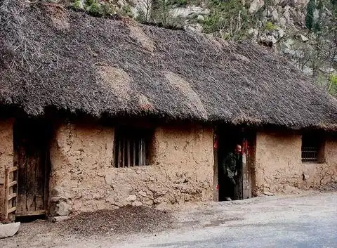 中国农村贫困地区的草房