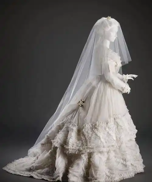 带你了解西式婚纱,中式婚礼礼服_白色_英国皇室_新娘