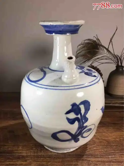 清代青花瓷福字大酒壶