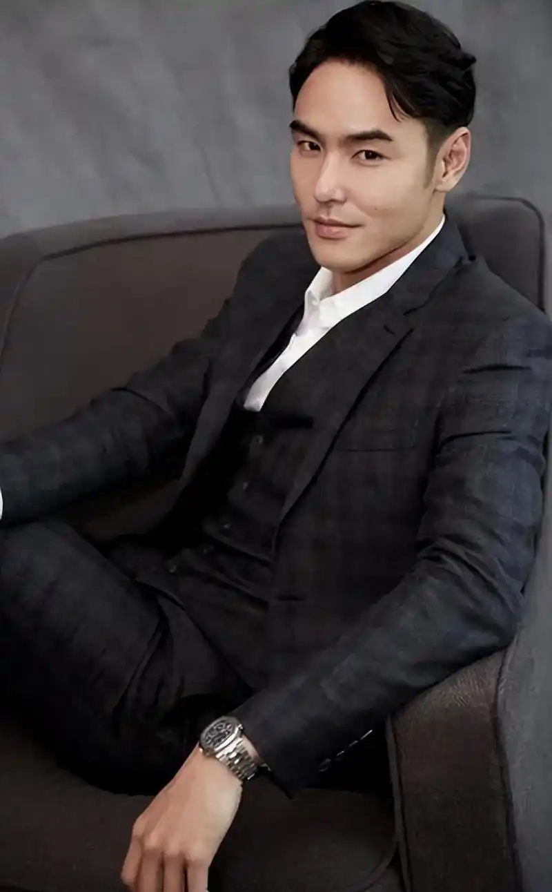 明道二胎得女,妻子长相引争议 明道二胎得女,晒父女合照画面温馨,妻子