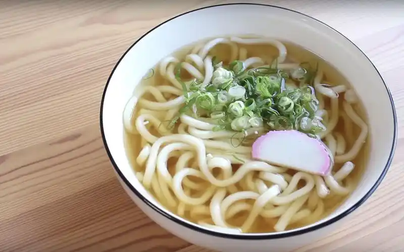 来一份清汤乌冬面,一碗就能治愈你.