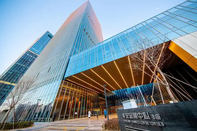 随着地铁14号线丽泽商务区站通车,丽泽的交通更加便利,往来的人群络绎