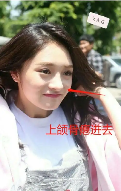 娱乐圈又一瘪嘴女神诞生还是个00后小小花