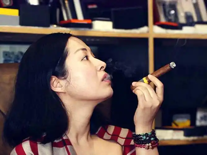 品吸雪茄从好奇开始,到体验而升华,魅力到底在哪?