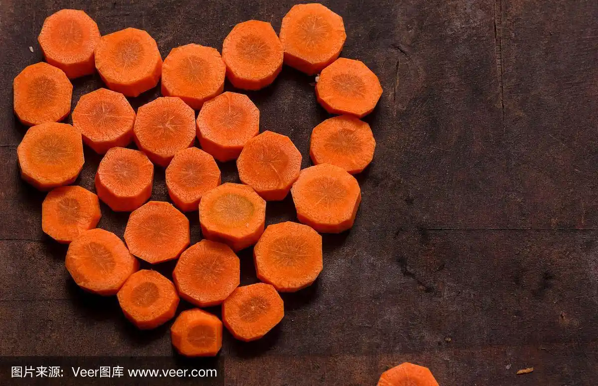 胡萝卜切成心形