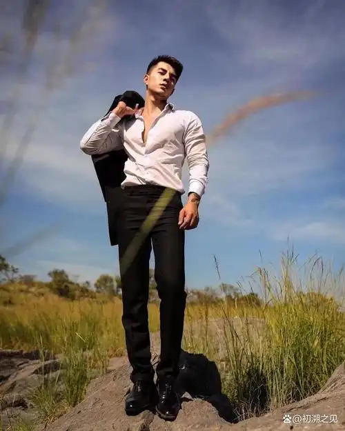 痞帅性感的肌肉男每一个pose都好撩人让人看了心动不已