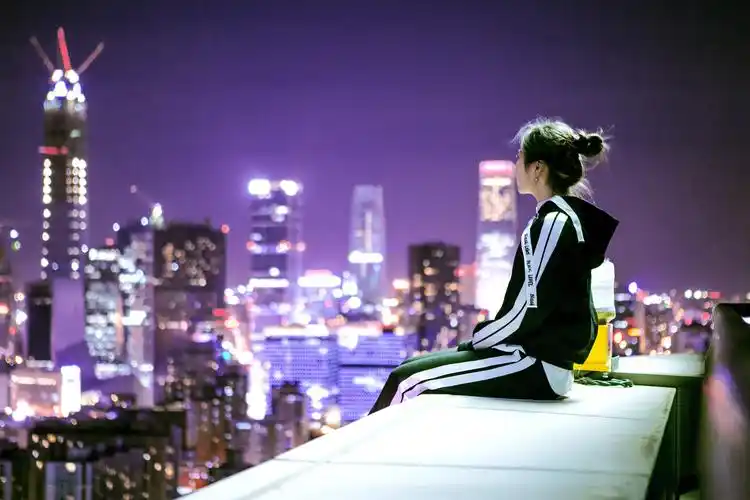 夜晚楼顶的董小姐|摄影|人像摄影|大雄x2 - 原创作品 - 站酷 (zcool)