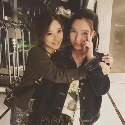 冯提莫和闺蜜拍照处处"耍心机",p图只p自己,网友