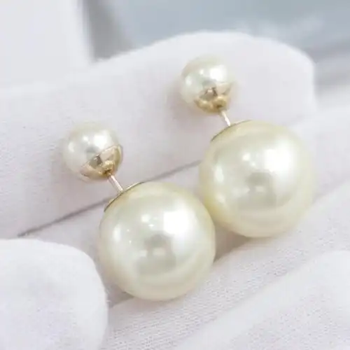 出一对迪奥大小珍珠耳钉