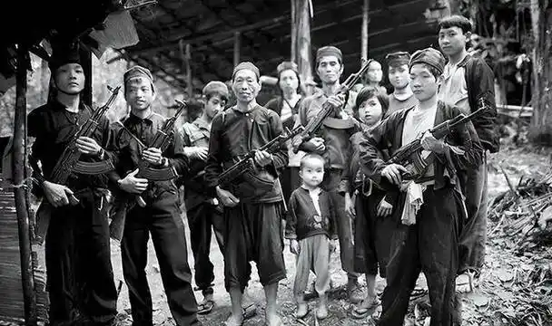 老挝进行过联合大轰炸,为此,这个弱小无辜的国家场战争重新陷入到赤贫