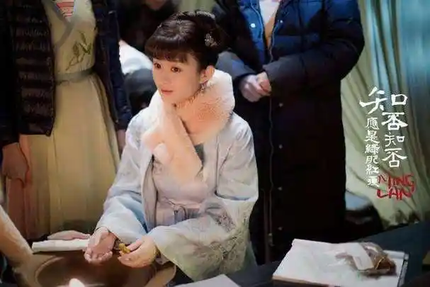 《知否知否》热拍中,然而赵丽颖自拍照现黑眼圈引粉丝心疼!