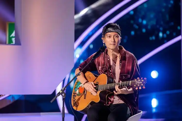 《中国好声音》导师抢人大战上演,谢霆锋获封"四资"导师