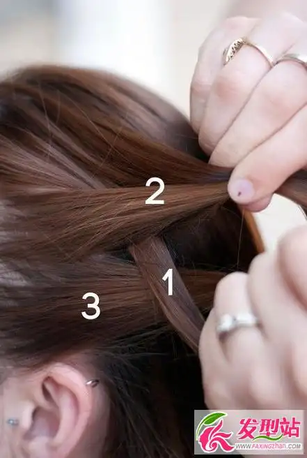 精灵战士辫蜈蚣辫教程 法式双马尾蜈蚣辫编发教程图解