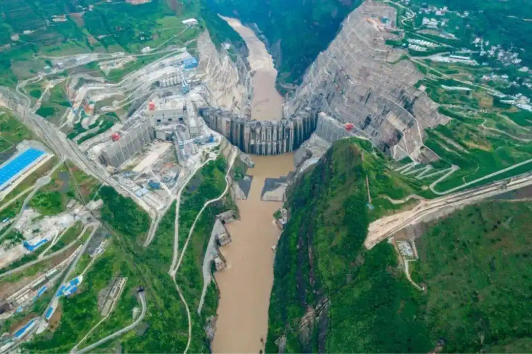 白鹤滩水电站大坝航拍图"风光三峡""海上三峡"……一个个"大国重器