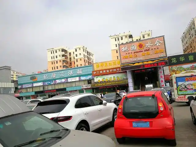 实拍龙华街道深圳市龙华区最繁华的街道之一逛街的好去处