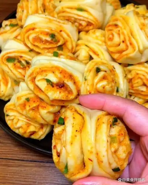 这样做一锅烧烤味的小花卷,香甜软糯,好看又好吃