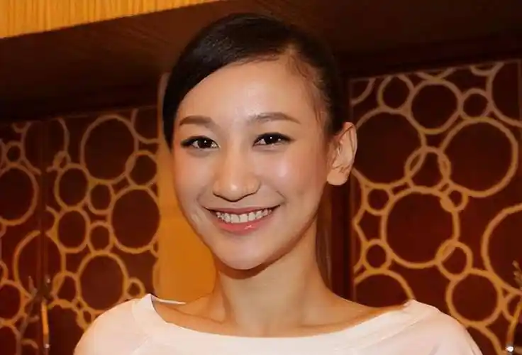 演员曾泳醍:长相酷似李小冉,出道多年不温不火,如今34岁仍单身_赵宝刚