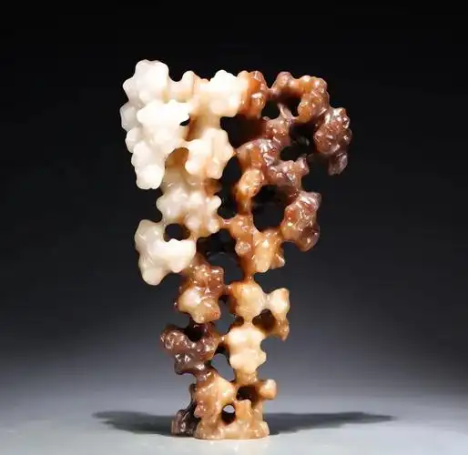 清代和田玉仿太湖石摆件:玉雕石韵