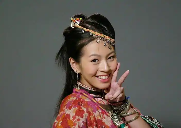 她曾比胡歌刘亦菲红,17岁怀孕后坠落,如今凤凰涅盘重生_刘品言_生活_