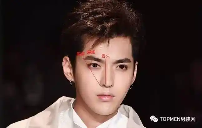 然后还要注意的是男士的眉毛一定不要太细,粗一点会显得更有男子气概