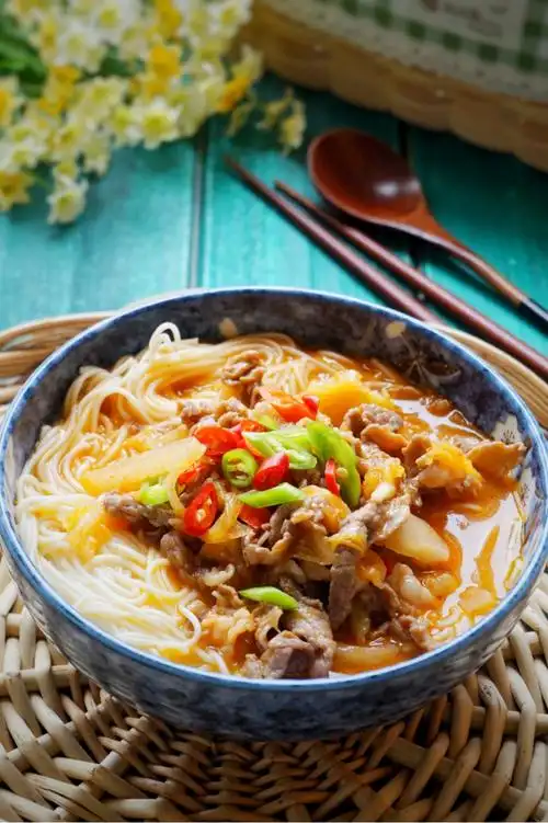 酸汤肥牛面超详细做法,酸辣开胃又解馋,出锅连汤都不剩