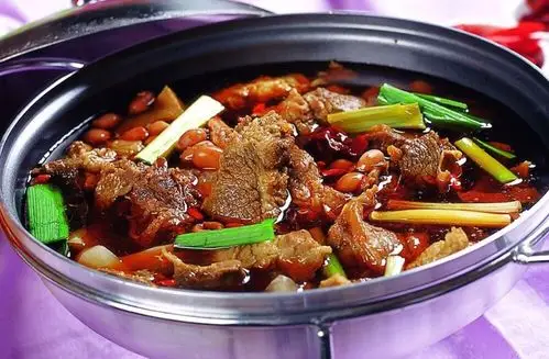 土黄天到了,狗肉火锅吃起