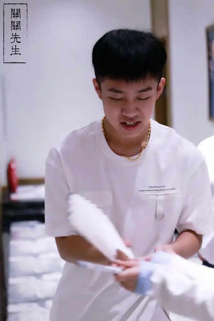 德云社张九龄德云社龄龙黑t 百t 黑白条纹t百变张老师