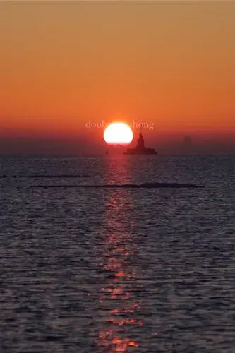 海上日出