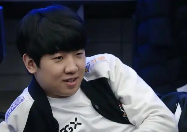 金贡直播爆料khan糟心事:服兵役期间被好友极限"偷家"!