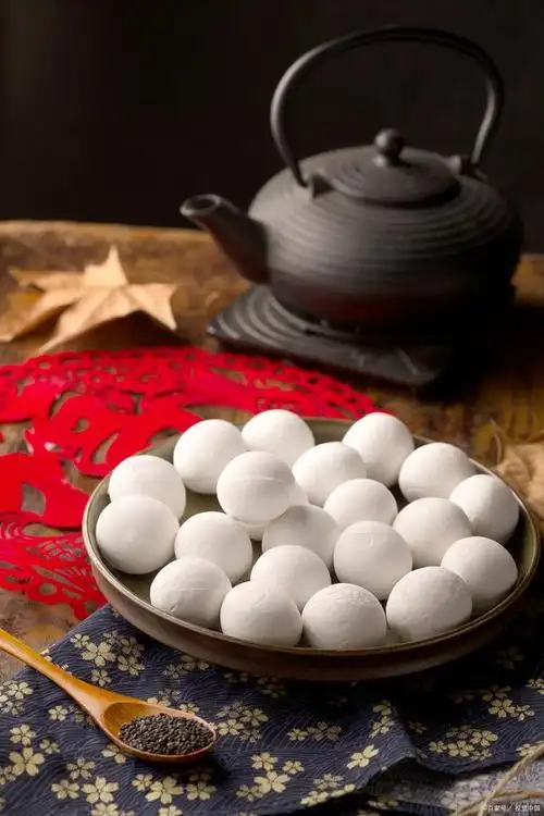 中国春节美食大揭秘!各地特色美食让你的味蕾狂欢!