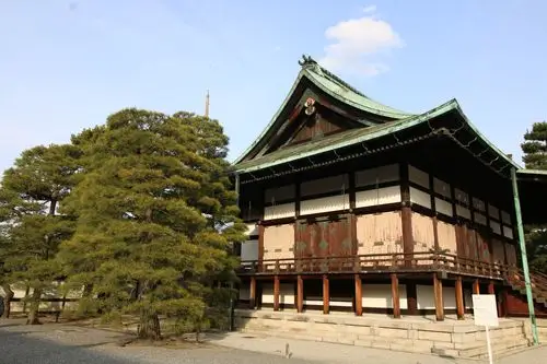 京都御所是日本京都天皇的寝宫,位于京都市中心上京区内.