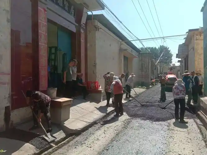 安阳市殷都区曲沟镇人大代表捐资修路助力乡村振兴