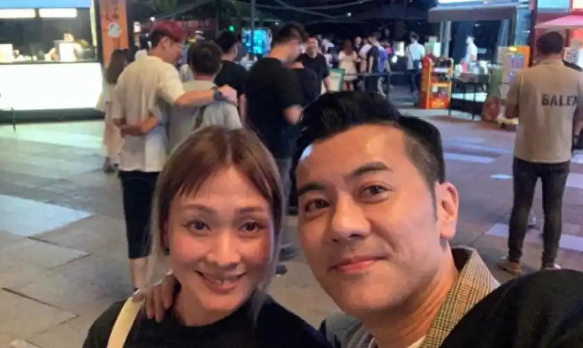 梁汉文回忆陪妻子抗癌过程:戴假发哄妻开心,怕曝光病情影响治疗