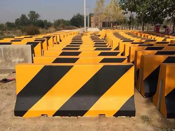 隔离墩 - 青岛宏润泰达停车设备有限公司