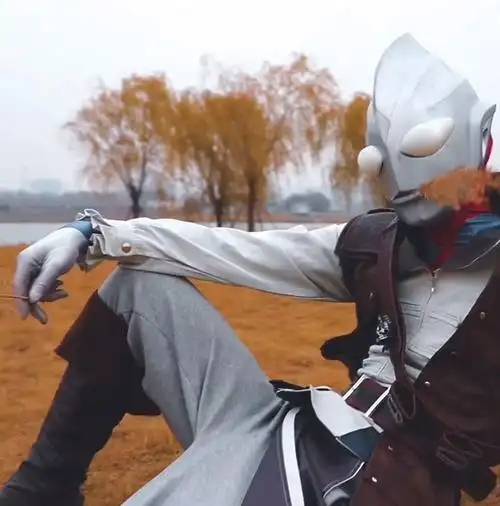 求一些奥特曼西装图