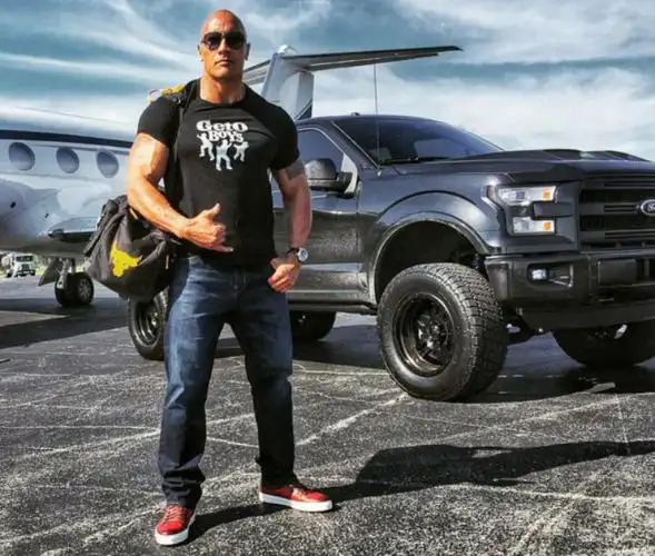 其实在日常生活中,福特f-150猛禽的能见度是真心高.