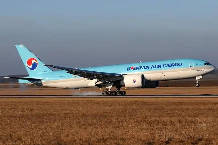 boeing 777-200lr (hl8251)