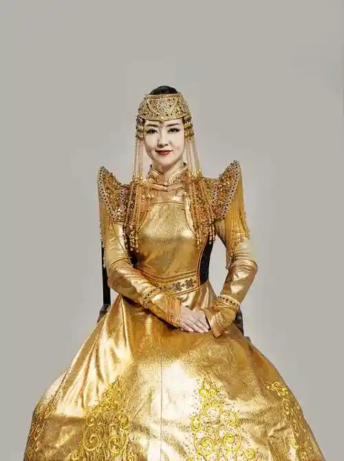 p>格格,原名蒙克其其格,8月1日出生于内蒙古自治区赤峰市克什克腾旗