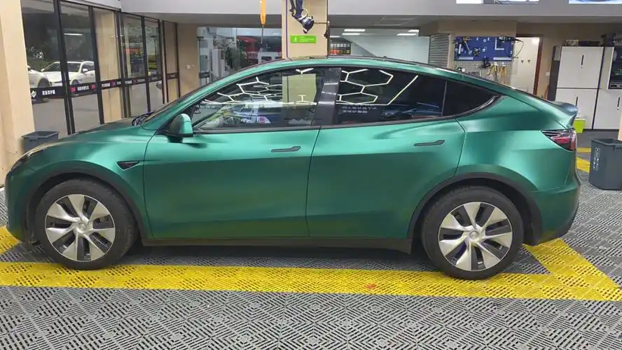 特斯拉modely电光祖母绿改色