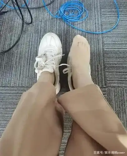 脚经常出汗适合穿丝袜吗?