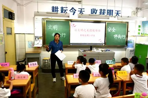 吉小娃娃 扬帆起航 ——吉祥路小学一年级新生入学教育