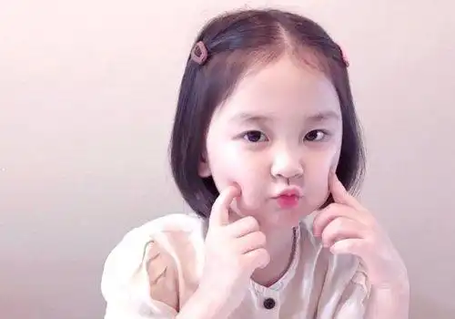 小女孩可塑性有多强换个发型试试 适合小孩子的短发分得清绝佳选项