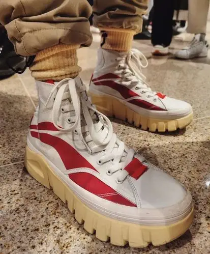 中国李宁巴黎时装周2020走秀款歌手华晨宇同款惟吾男女鞋agcq317