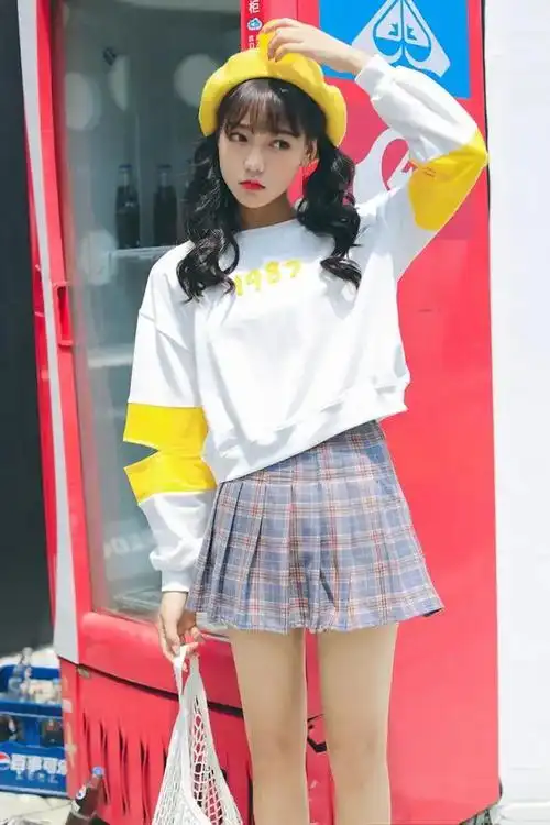 分享大学校园的女生休闲风穿搭!都是图集,请欣赏