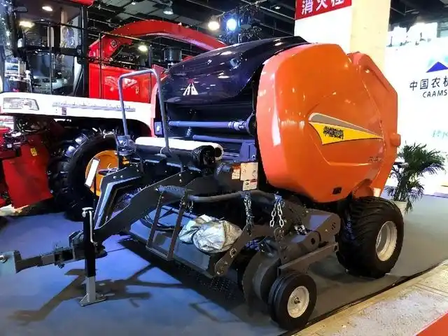 永康农林装备博览会展品之拖拉机和收获机械