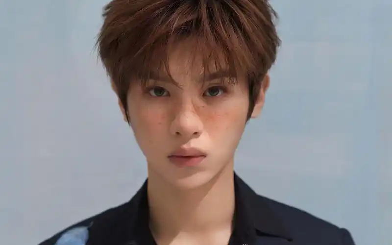 黄明昊帅气写真图片桌面壁纸