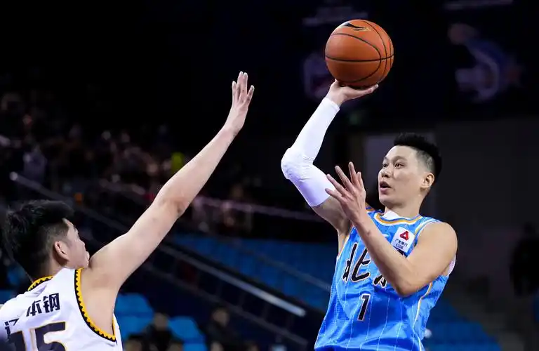 篮开头的成语(林书豪的2021:重返cba历经坎坷,战胜新冠待满血复活)